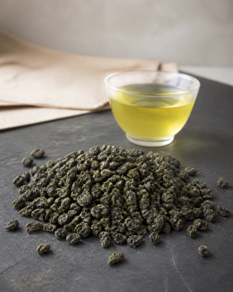 Gunpowder Green Tea — dry leaf and brewed liquor